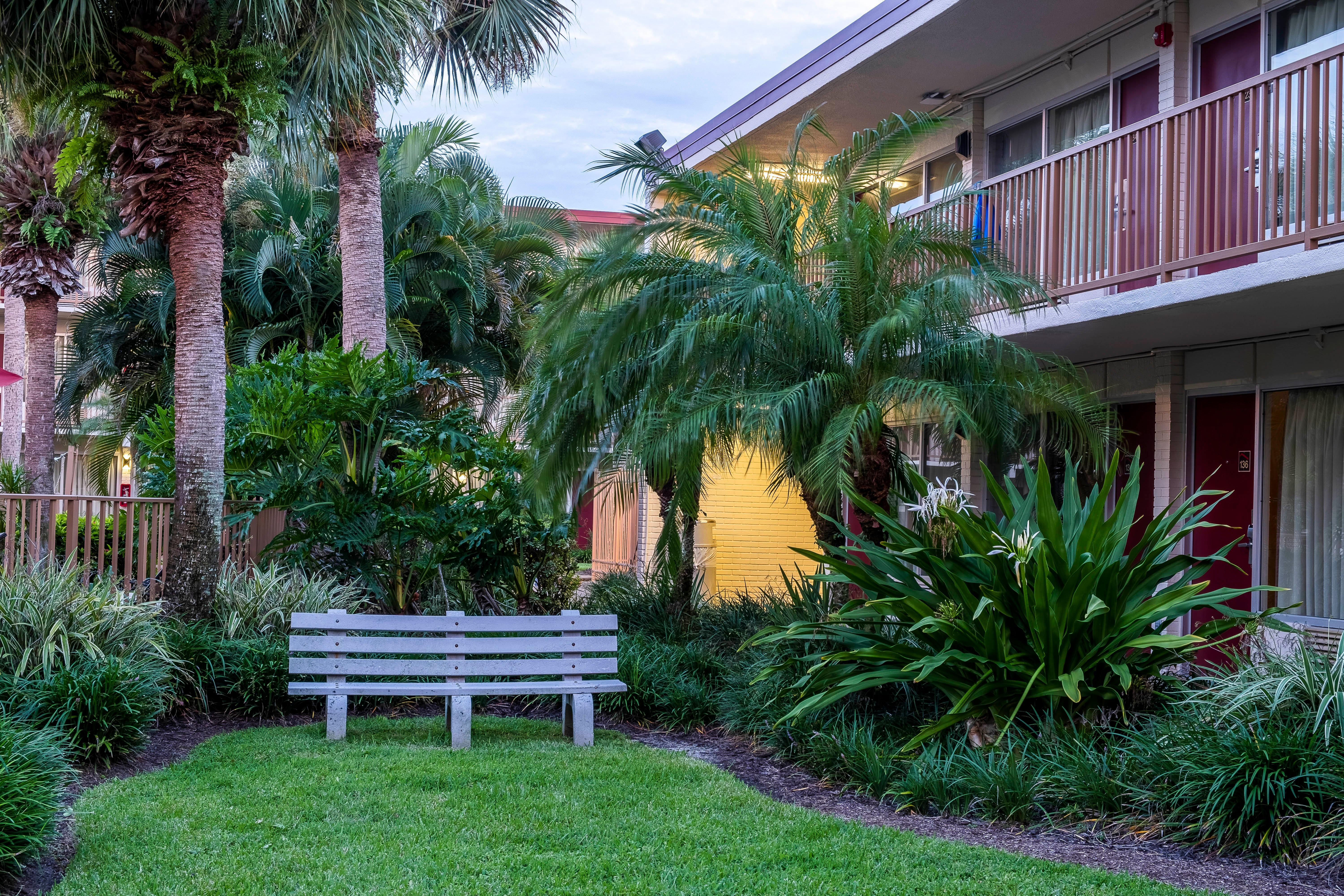 Red Roof Inn Plus+ & Suites Naples Downtown-5Th Ave S Exterior foto