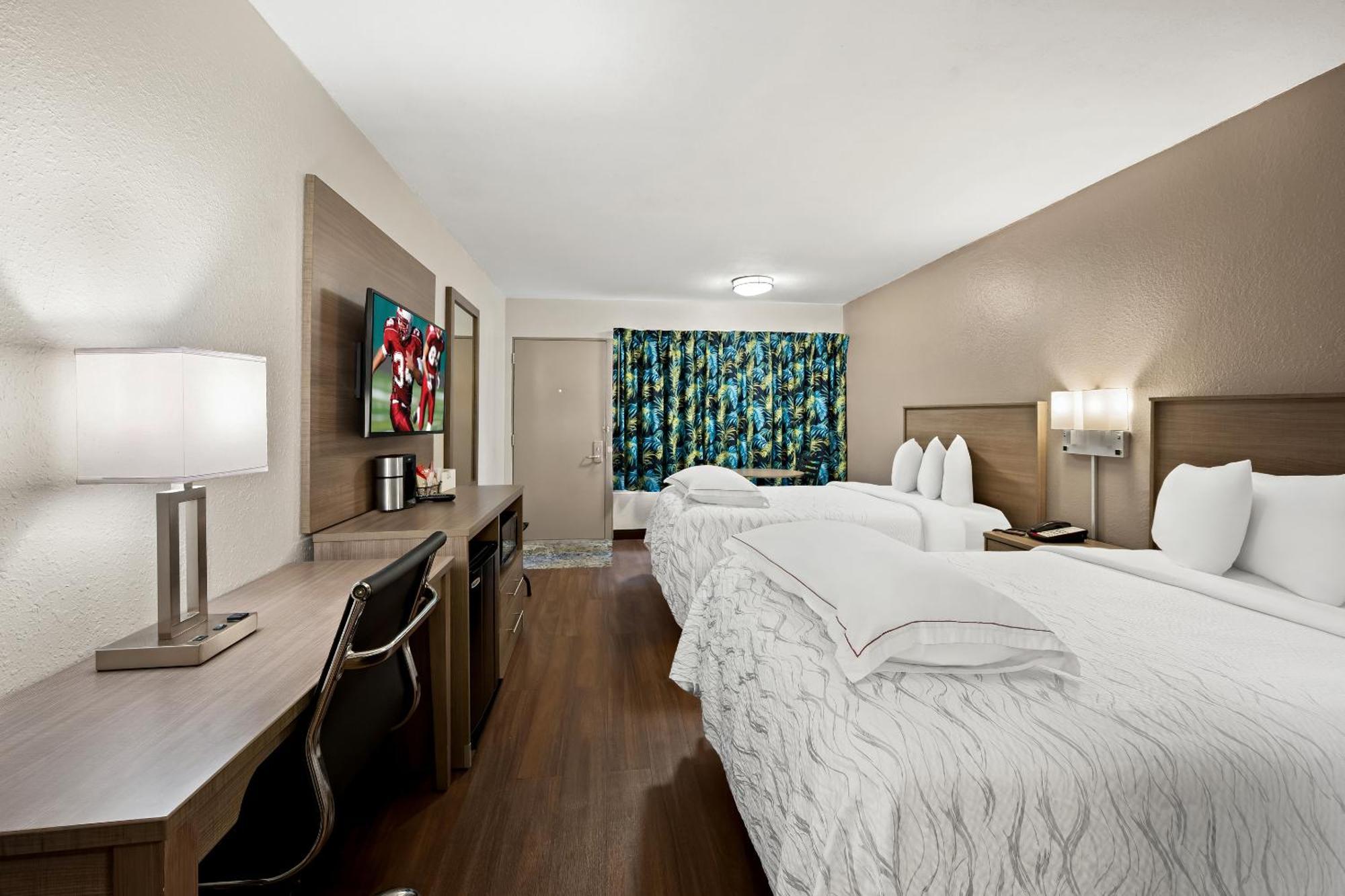 Red Roof Inn Plus+ & Suites Naples Downtown-5Th Ave S Exterior foto